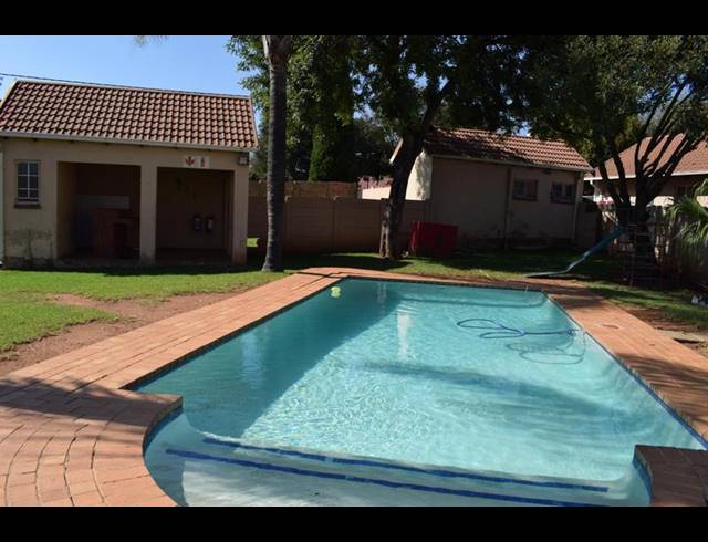 2 BEDROOM TOWNHOUSE FOR SALE IN KEW